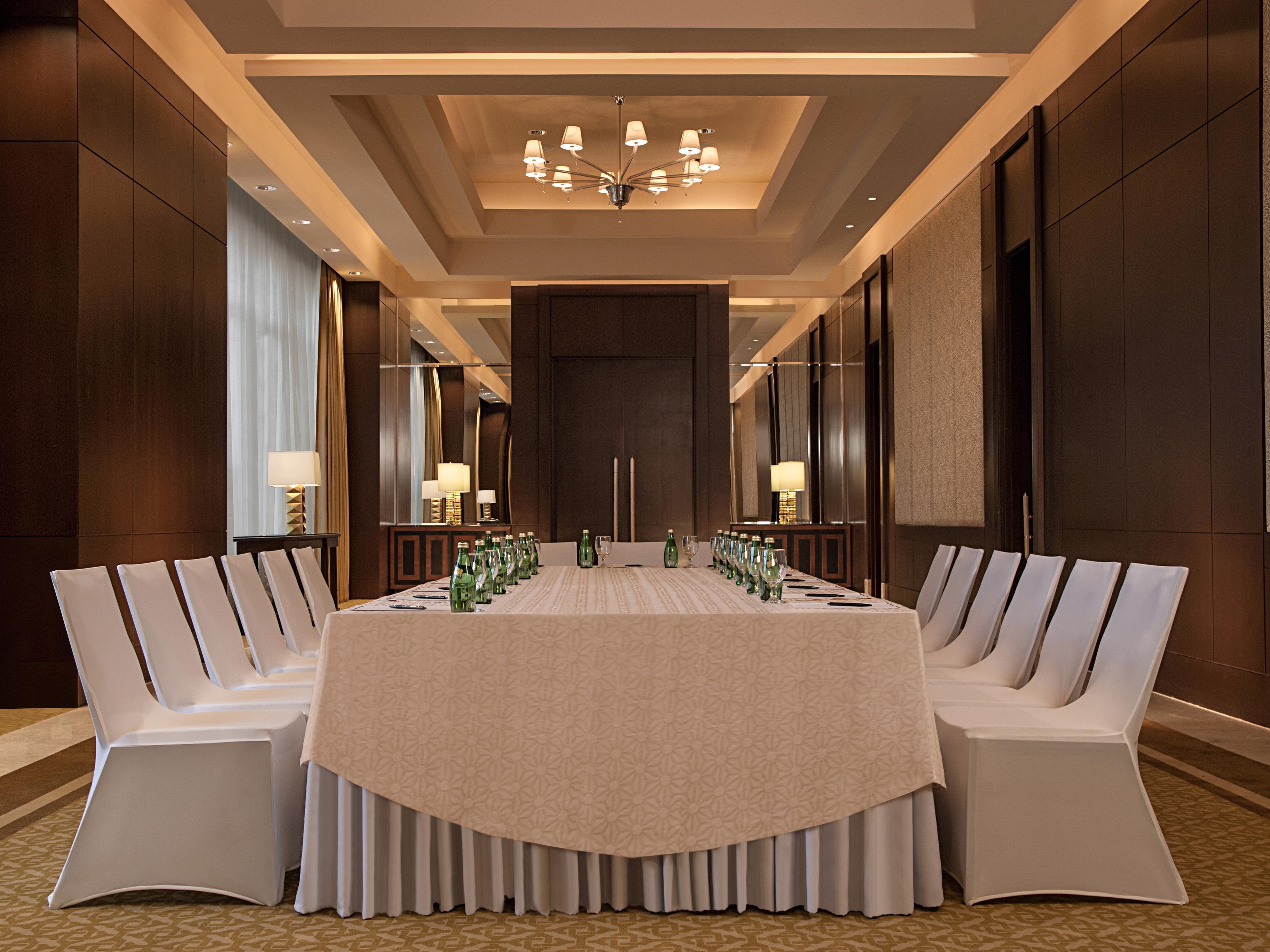 Crimson Hotel Filinvest City, Manila Muntinlupa City Экстерьер фото The Royal Meeting Room